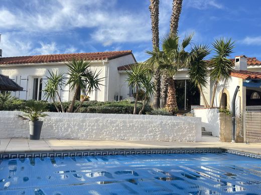 Villa in Perpignan, Pyrénées-Orientales