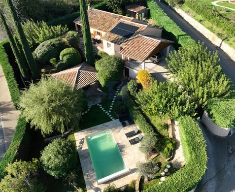 Luxus-Haus in Saint-Georges-les-Bains, Ardèche