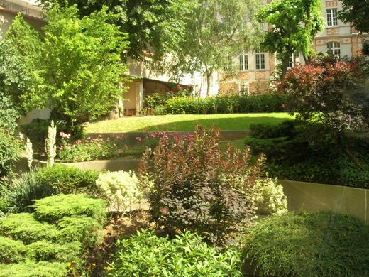 Apartment / Etagenwohnung in Motte-Picquet, Commerce, Necker, Paris