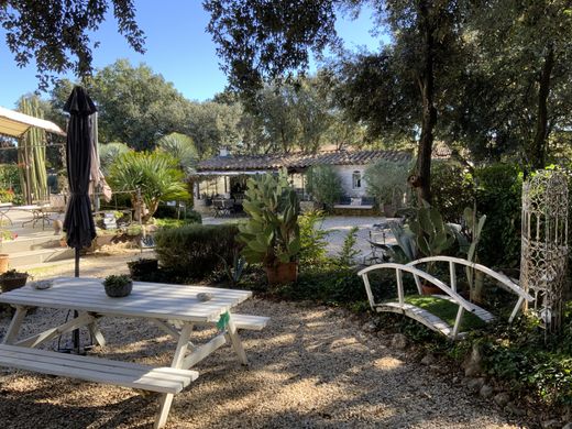 Элитный дом, Uzès, Gard