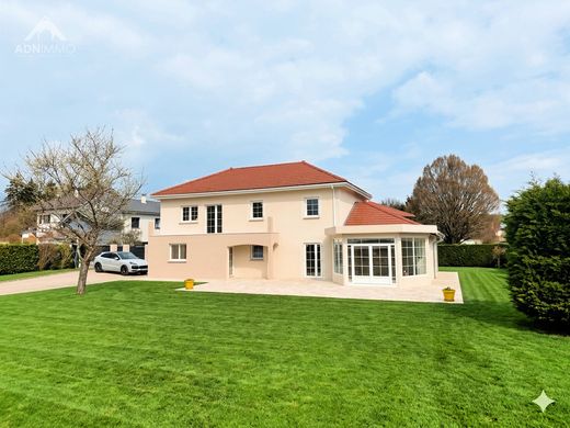 Luksusowy dom w Saint-Genis-Pouilly, Ain