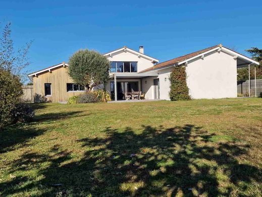 Πολυτελή κατοικία σε Blaye, Gironde