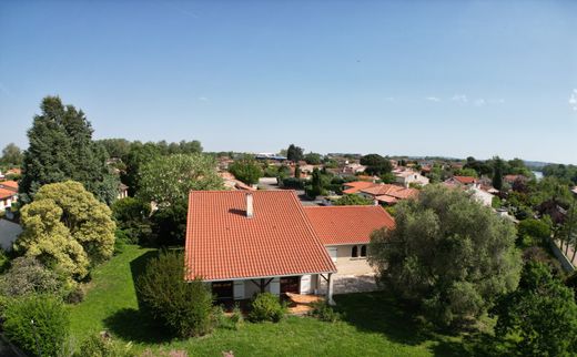 Luxury home in Roques, Upper Garonne