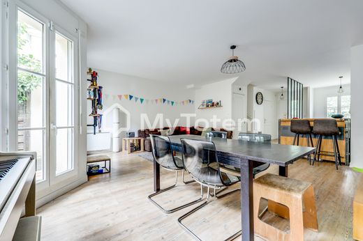 Colombes, Hauts-de-Seineの高級住宅
