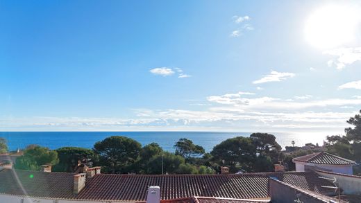 Apartment / Etagenwohnung in Les Issambres, Var