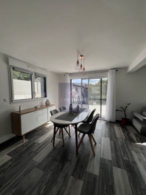 Villa in Saint-Germain-sur-Rhône, Haute-Savoie