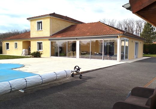 Luxe woning in Bellerive-sur-Allier, Allier