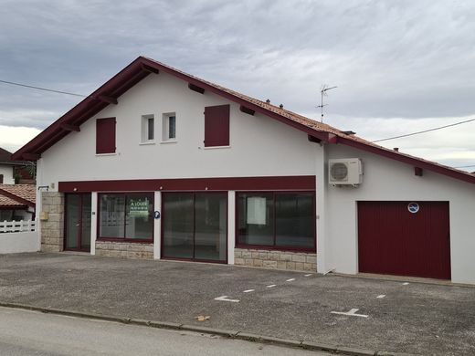 Casa di lusso a Saint-Palais, Pirenei atlantici