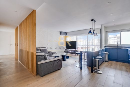 Apartment / Etagenwohnung in Clichy, Hauts-de-Seine