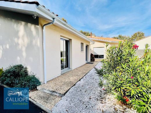 Luxury home in Arsac, Gironde