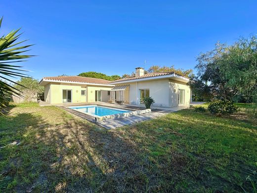 Luxury home in Toulouges, Pyrénées-Orientales