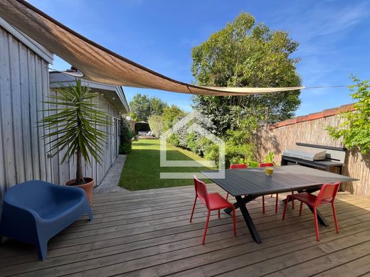 Luxury home in Le Bouscat, Gironde