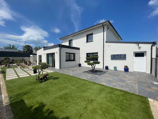 Luxus-Haus in Trémuson, Côtes-d'Armor