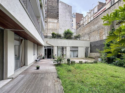 Apartment / Etagenwohnung in Montmartre, Abbesses, Grandes-Carrières, Paris