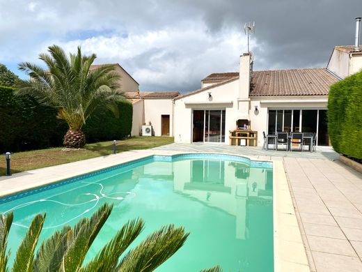 Luxe woning in Aytré, Charente-Maritime