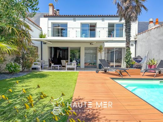 Luxury home in Les Sables-d'Olonne, Vendée