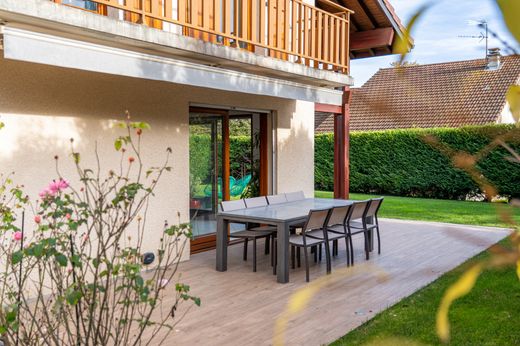 Luxury home in Prévessin-Moëns, Ain