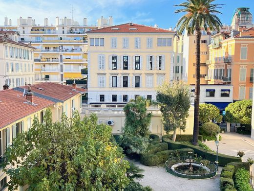 Apartment / Etagenwohnung in Nizza, Alpes-Maritimes