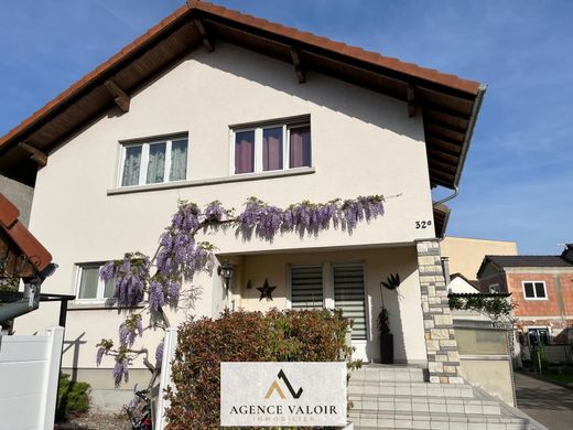 Luxus-Haus in Village-Neuf, Haut-Rhin