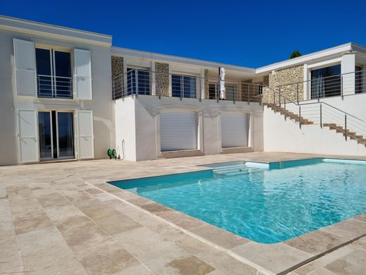 Villa in Manosque, Alpes-de-Haute-Provence