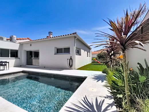 Luxury home in Vilallonga dels Monts, Pyrénées-Orientales