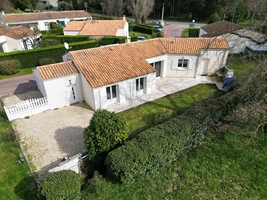 Luxury home in Dolus-d'Oléron, Charente-Maritime