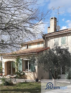 Arles, Bouches-du-Rhôneの高級住宅