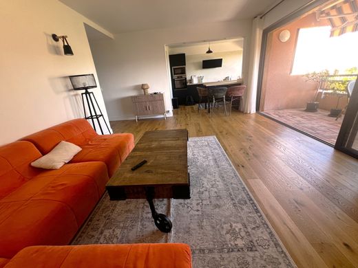Apartment / Etagenwohnung in La Seyne-sur-Mer, Var