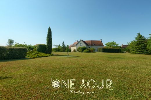 Luxury home in Champlay, Yonne