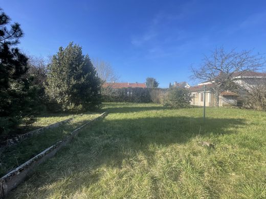 Land in Lyon, Rhône