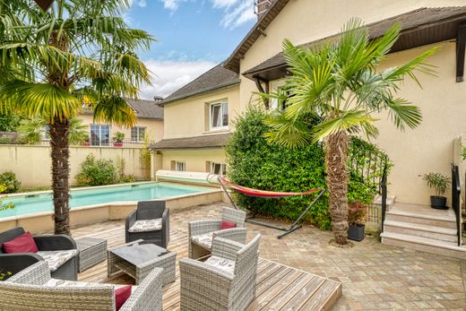 Luxury home in Les Alluets-le-Roi, Yvelines