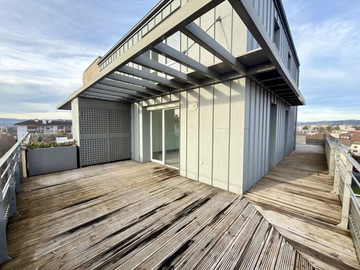 Annecy, Haute-Savoieのデュプレックス