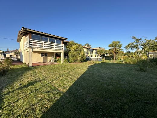 Luxus-Haus in Cenon, Gironde