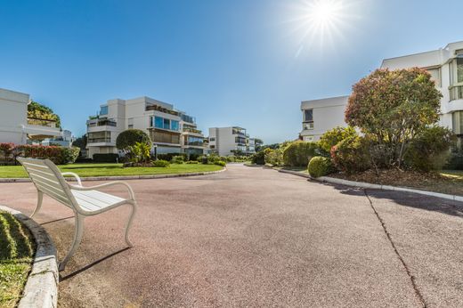 Apartment / Etagenwohnung in Mandelieu-la-Napoule, Alpes-Maritimes