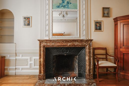 Apartment in Tour Eiffel, Invalides – Ecole Militaire, Saint-Thomas d’Aquin, Paris