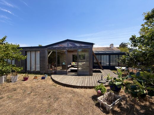 Luxury home in Brem-sur-Mer, Vendée