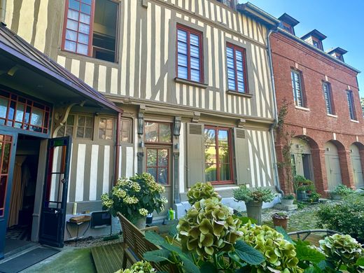 Luxury home in Pont-l'Évêque, Calvados