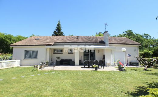 Luxus-Haus in Saint-Jean-d'Illac, Gironde