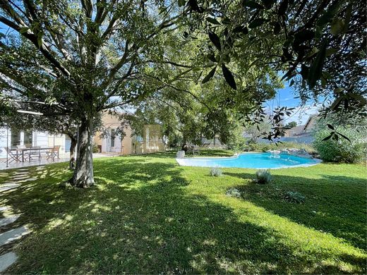 Luxe woning in Villeneuve-lès-Avignon, Gard