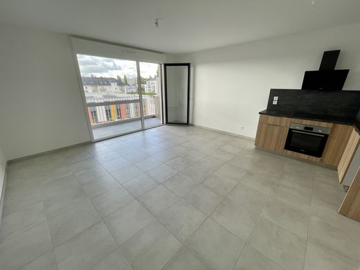 Apartment in Fontaine-lès-Dijon, Cote d'Or