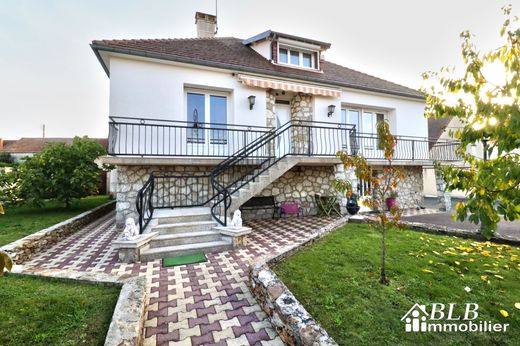 منزل ﻓﻲ Le Perray-en-Yvelines, Yvelines