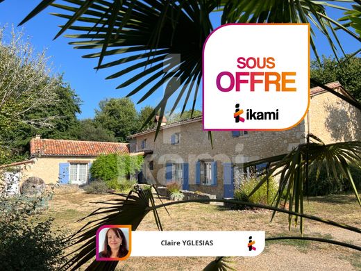 Luxury home in Saint-Martin-des-Combes, Dordogne