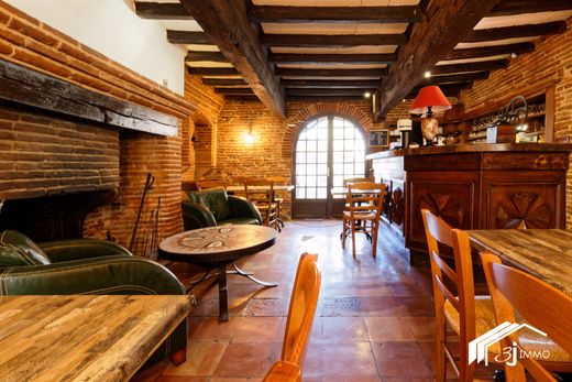 Montaigut-sur-Save, Upper Garonneの高級住宅