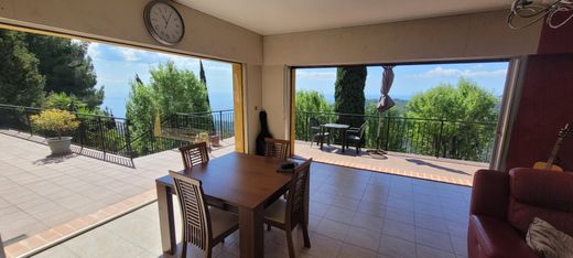 منزل ﻓﻲ Menton, Alpes-Maritimes