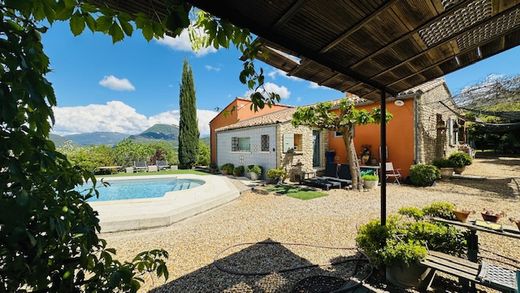 Casa di lusso a Entrechaux, Vaucluse