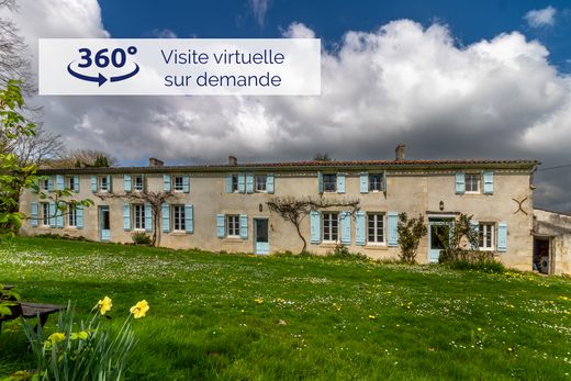 Casa di lusso a Saujon, Charente-Maritime