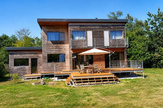 Luxury home in Pleumeur-Bodou, Côtes-d'Armor