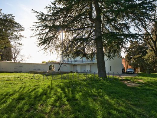 Luxury home in Montélimar, Drôme