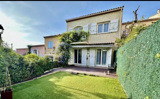 Casa de luxo - Villeneuve-Loubet, Alpes Marítimos
