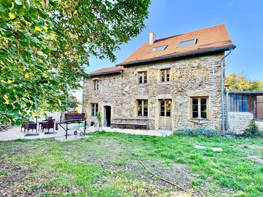 La Clayette, Saône-et-Loireの高級住宅